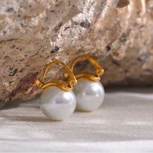 #36 New Unique Pearl Drop Huggie Earrings - Picture 10 of 14
